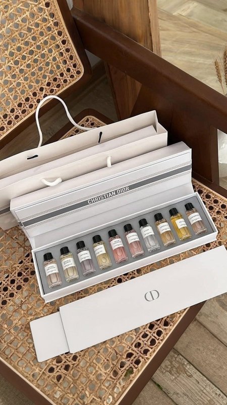 مجموعة عطر Dior ديور - ١٠ قطع / شامل كيس الشركة